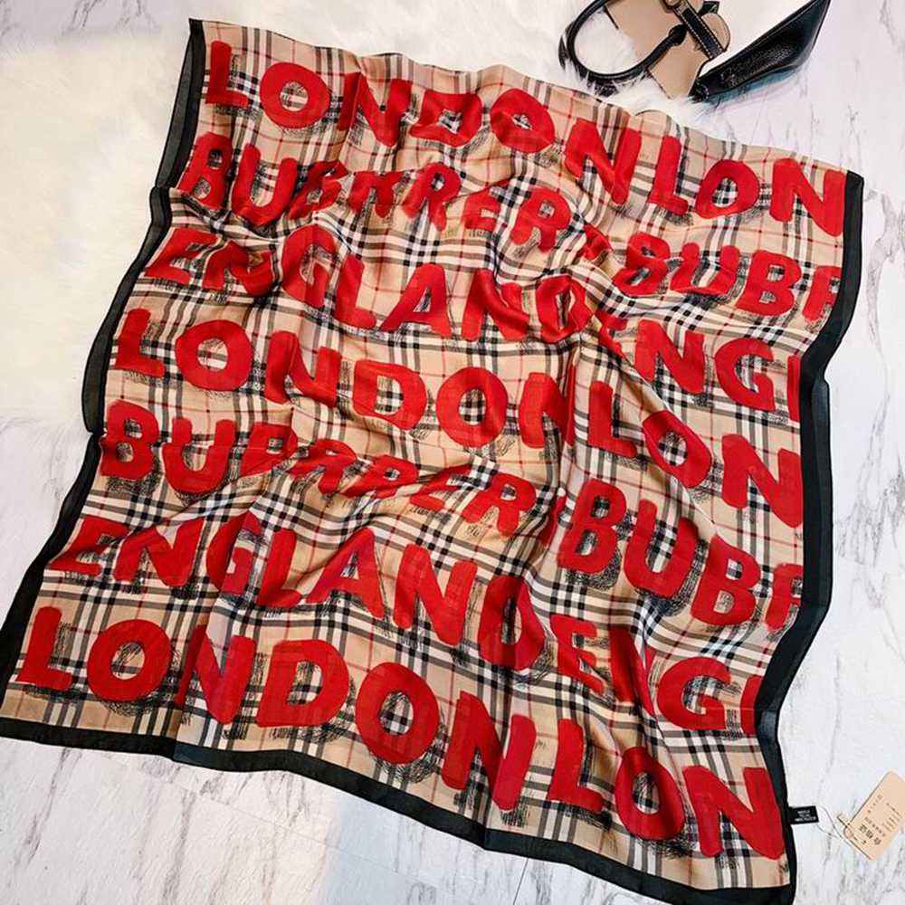 Bv*b*rry Scarf
